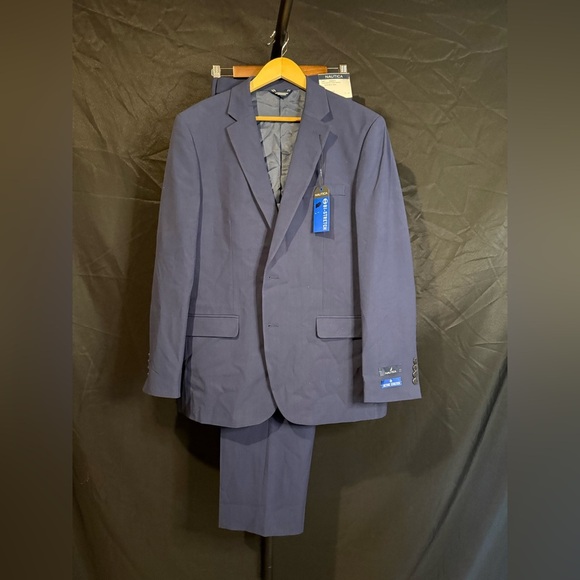 Nautica Men's 2 piece Navy Classic Blue Suit, jacket 44R, pants 46R/W41 - Picture 2 of 6